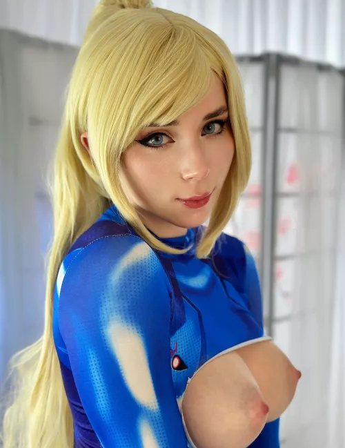 Samus Aran from Metroid cosplay by Sweetie Fox
