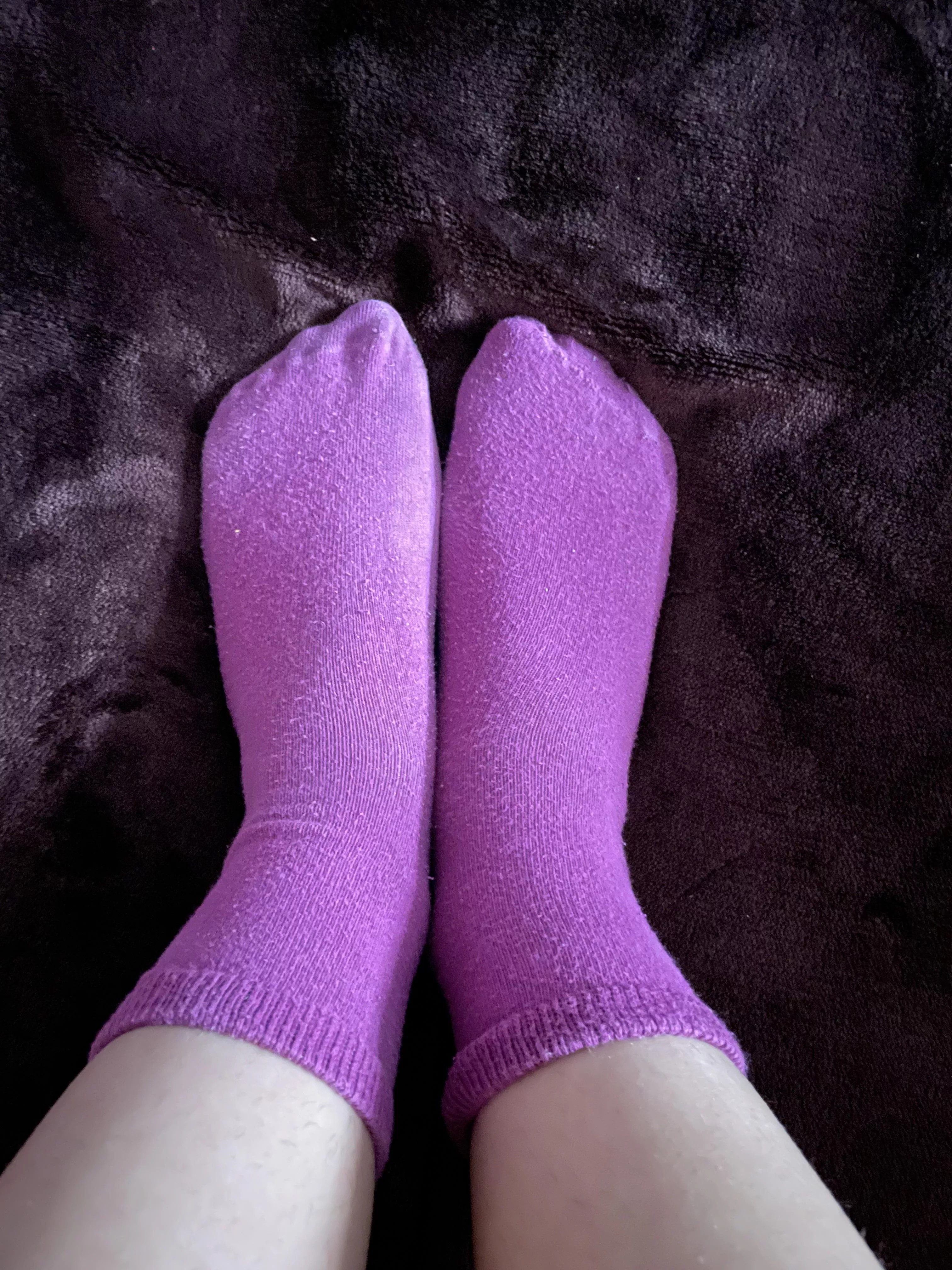 [selling]feet content,custom,socks pick your pair and add-ons and message me to plan my day of wears🌺fetish friendly 