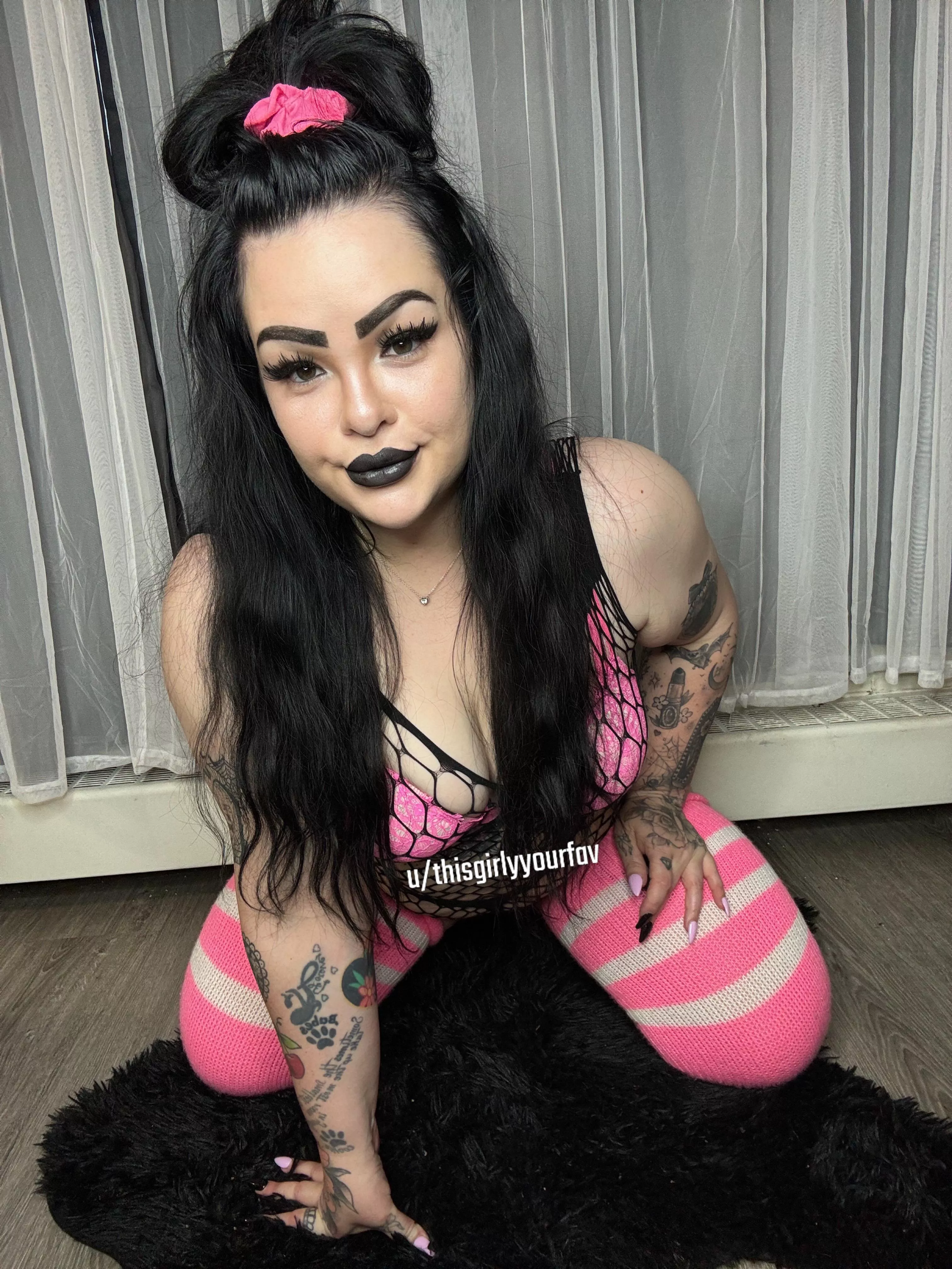 Sexy mommy ready for you 