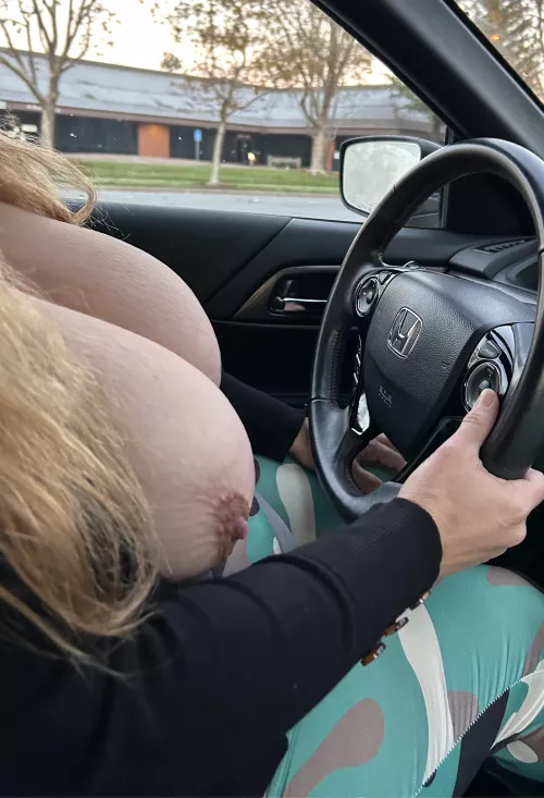 Thanksgiving topless Starbucks run! So many people out today. Hope they enjoyed the view;)