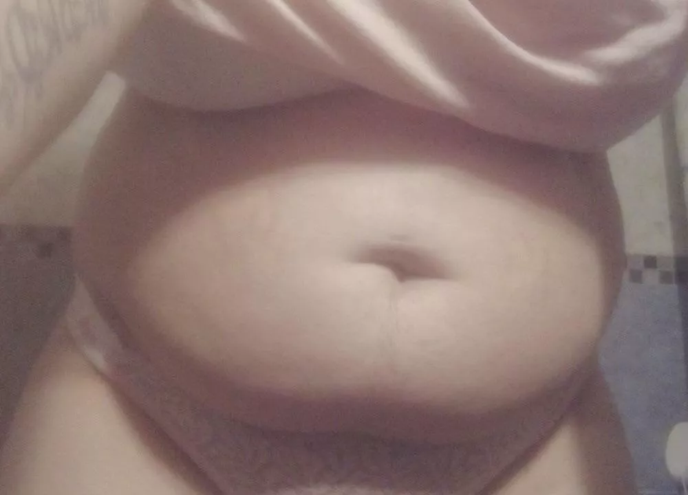 This is a belly of chubby Latin girl… waiting for play 