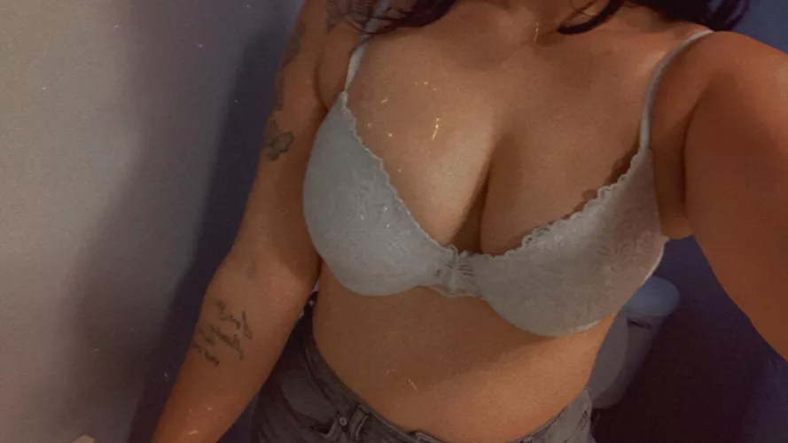 UPVOTE 🤤🤤 dm and get a surprise 💋