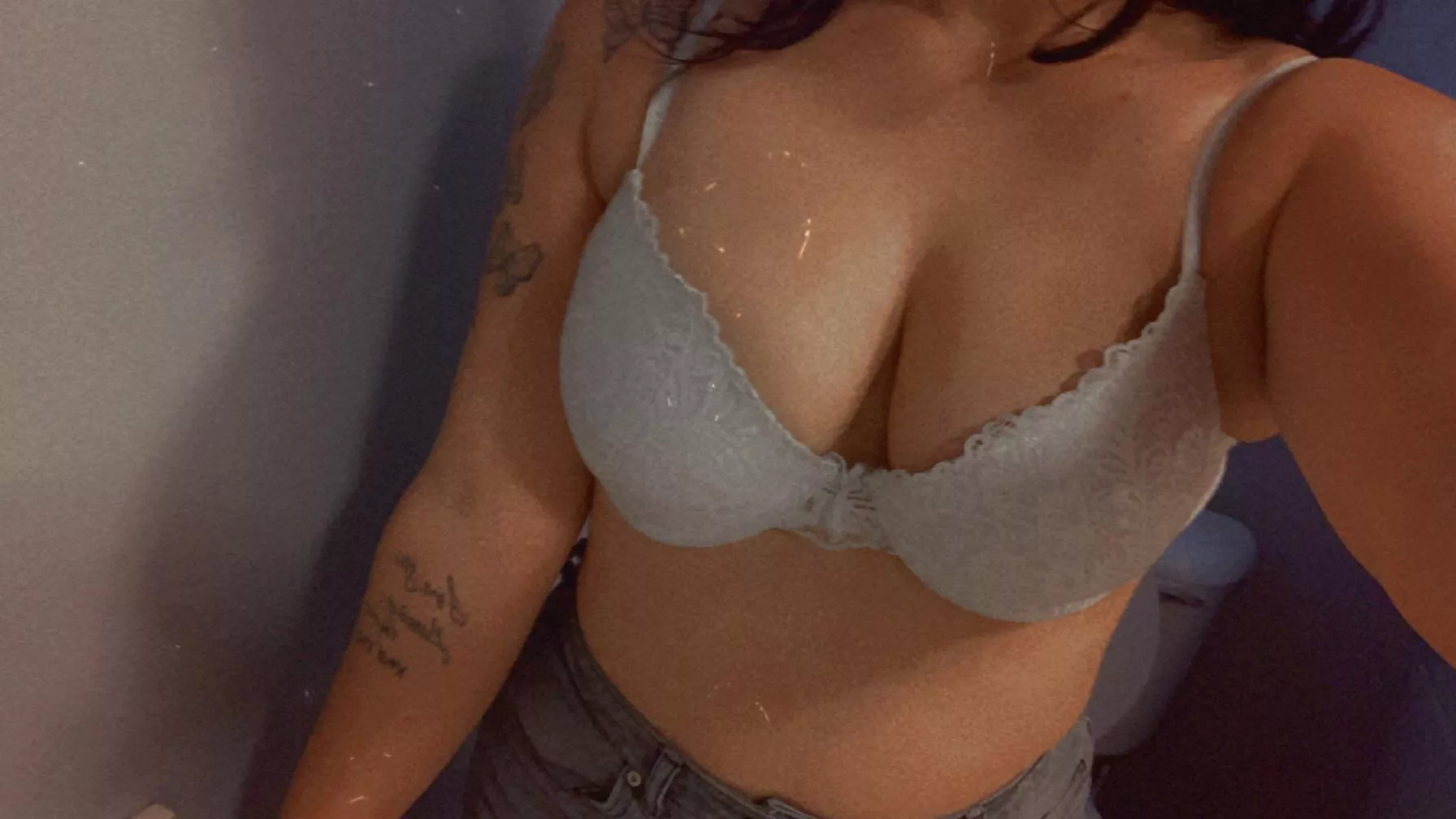 UPVOTE 🤤🤤 dm and get a surprise 💋