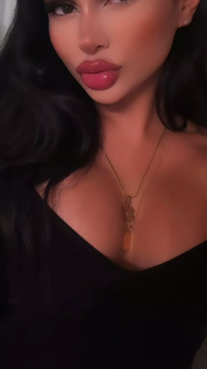 Wanna send nudes to random men, drop a ❤️if you're in