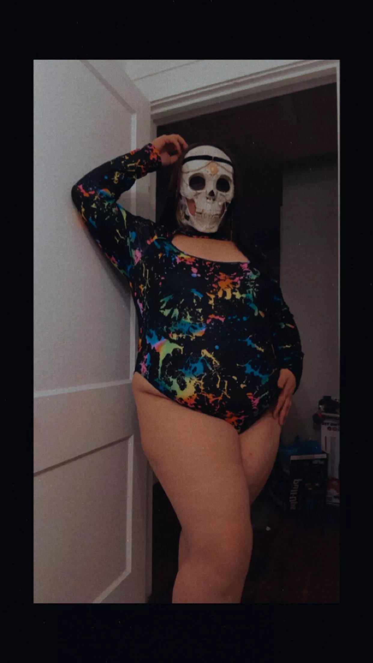 Wanted to show everyone this awesome outfit I wore to my FIRST swingers party. 🎨🌟🫶🏼 