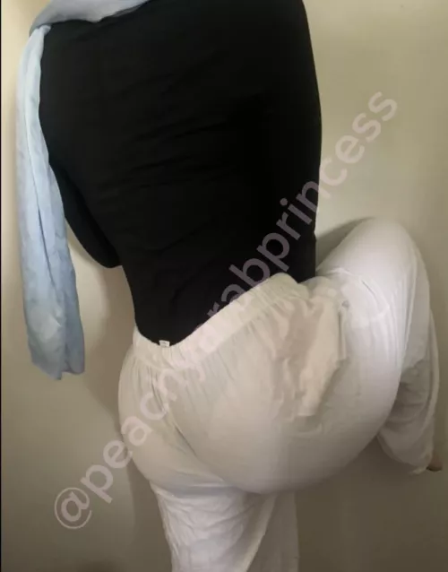 What colour do you think my panties are? 🍑😘