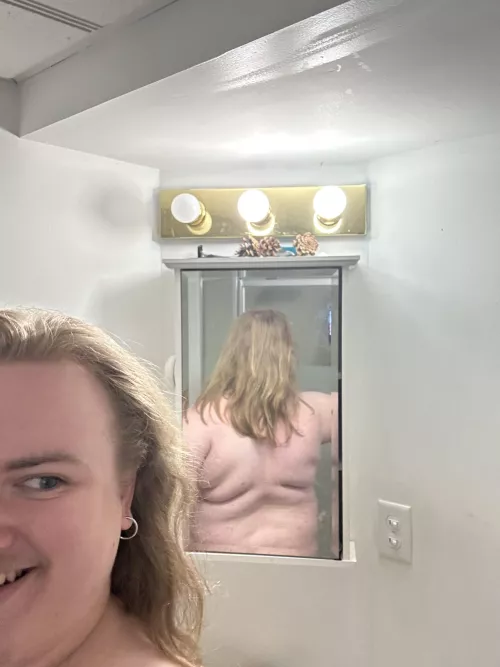 Who here loves my back fat :3 DMs open 18+