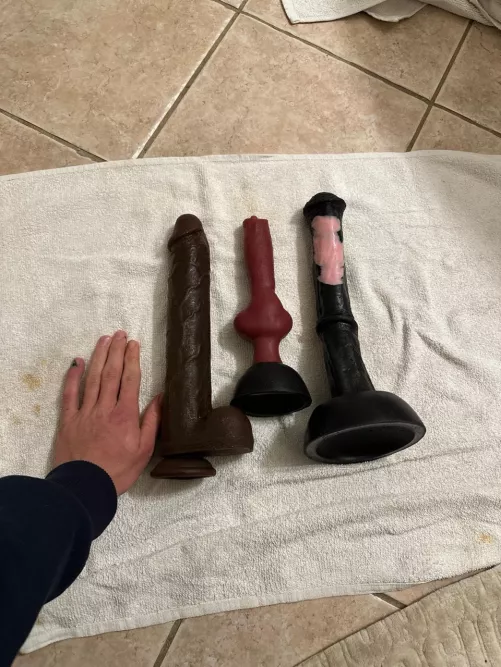 Who want to see my ass eat a dildo