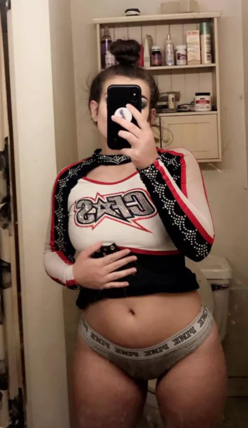 Who wants to fuck a 18f year old cheerleader 
