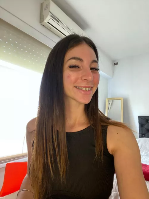 With braces, I look cute with this top