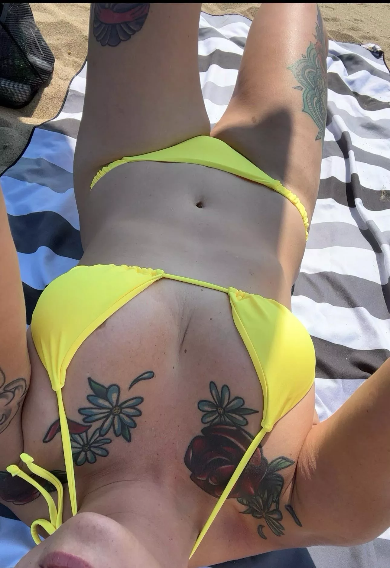 Would you join this lady at the beach (F40)