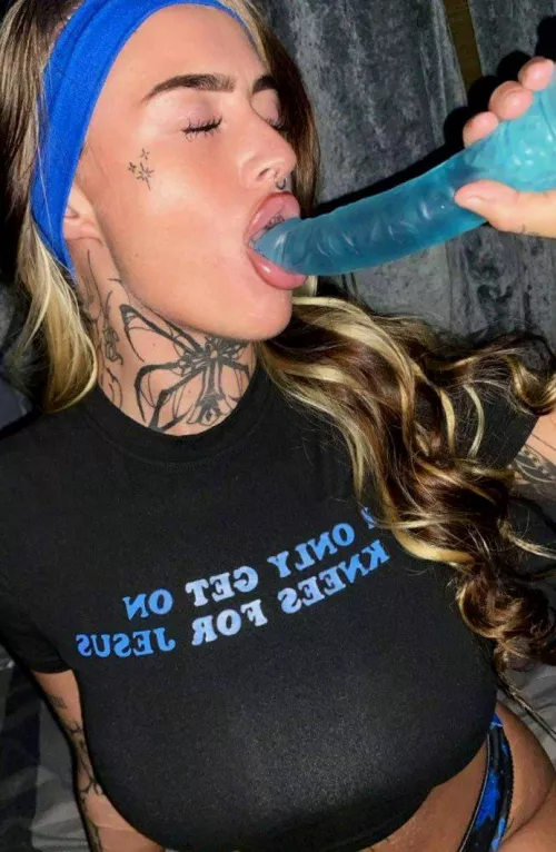 Would you make love to a emo girl like me