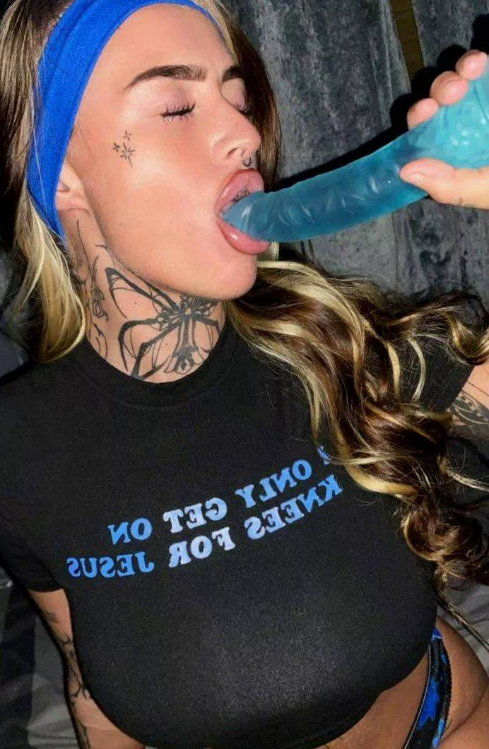 Would you make love to a emo girl like me