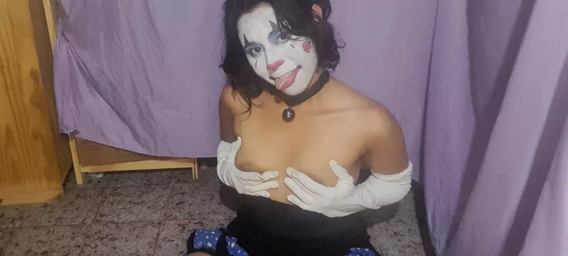 You came into my tent to have fun, right, sweetie? 🎪🤡