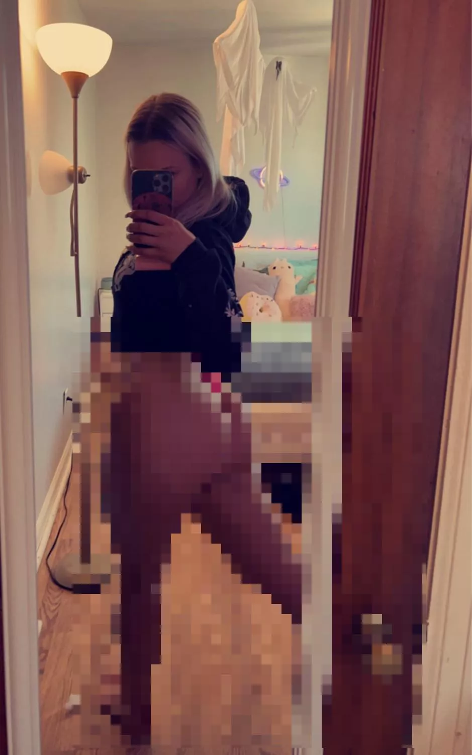 Your shrimp dick doesn’t deserve huge ass! 