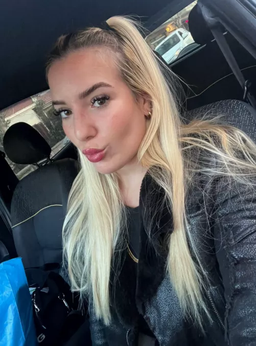 19 [F4M] - just looking for someone to match my energy tonight
