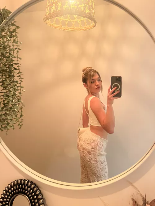 19F looking for a couple of nights of fun and creampies with someone cool next week. i can get naked for you all day long.