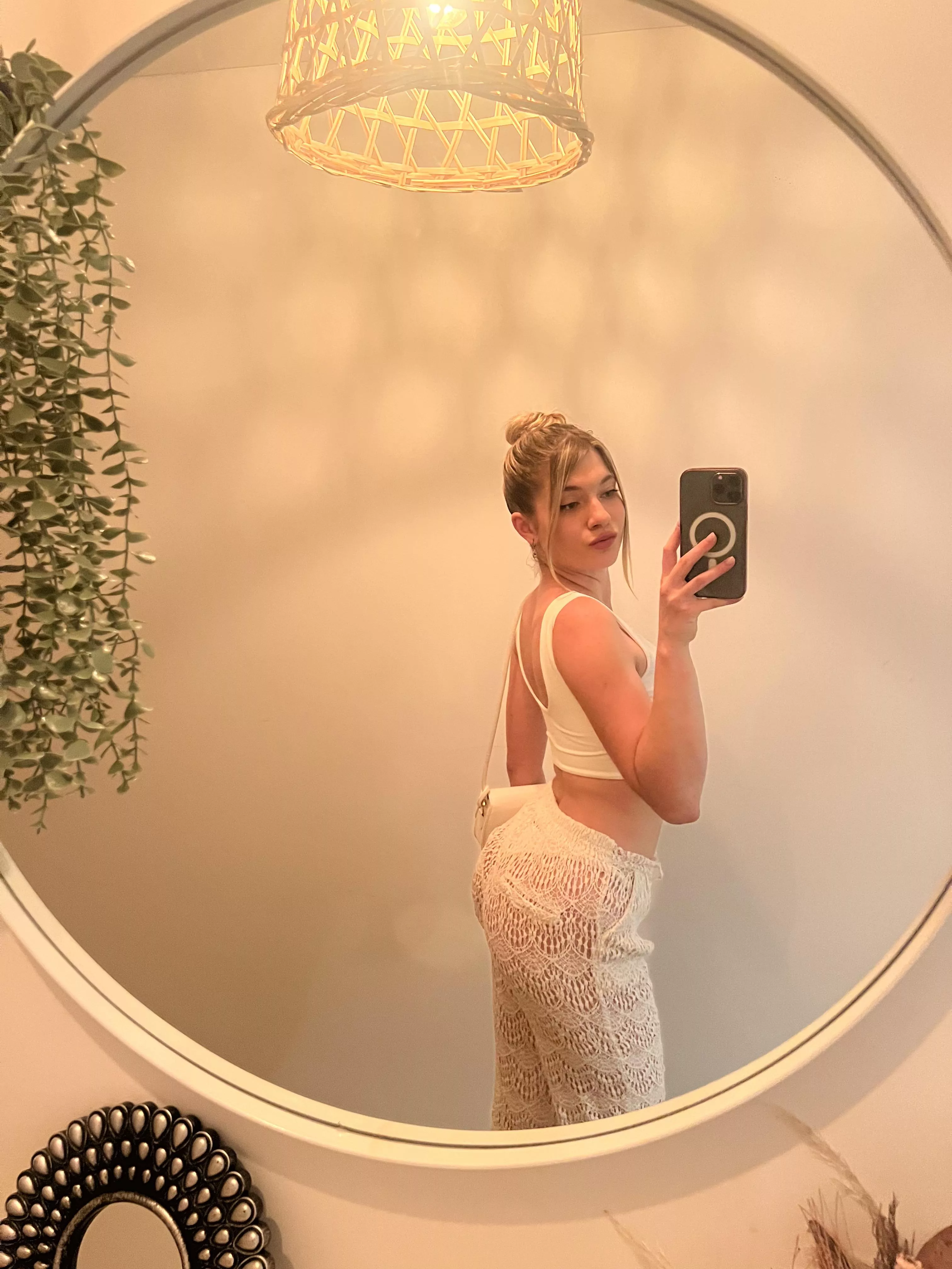 19F looking for a couple of nights of fun and creampies with someone cool next week. i can get naked for you all day long.