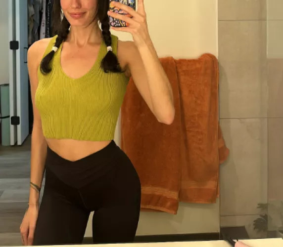 20 F4M Give me your best shots if we meet 😚