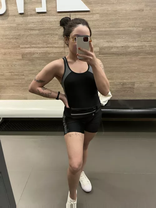 21[F4M] looking for something casual but discreet fun