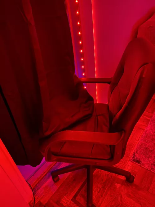 28 #Brooklyn Gloryhole for curious or straight (Hosting this Weekend) **Hairy D!cks Preferred**