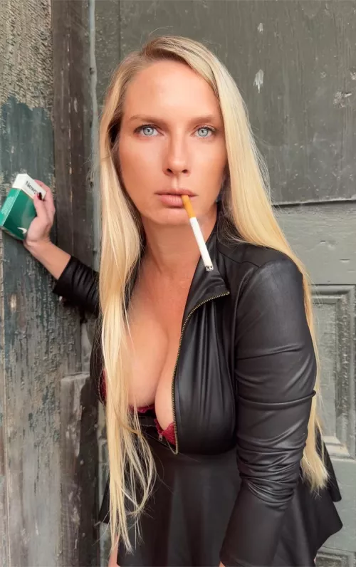 A smokey start to the day 💋