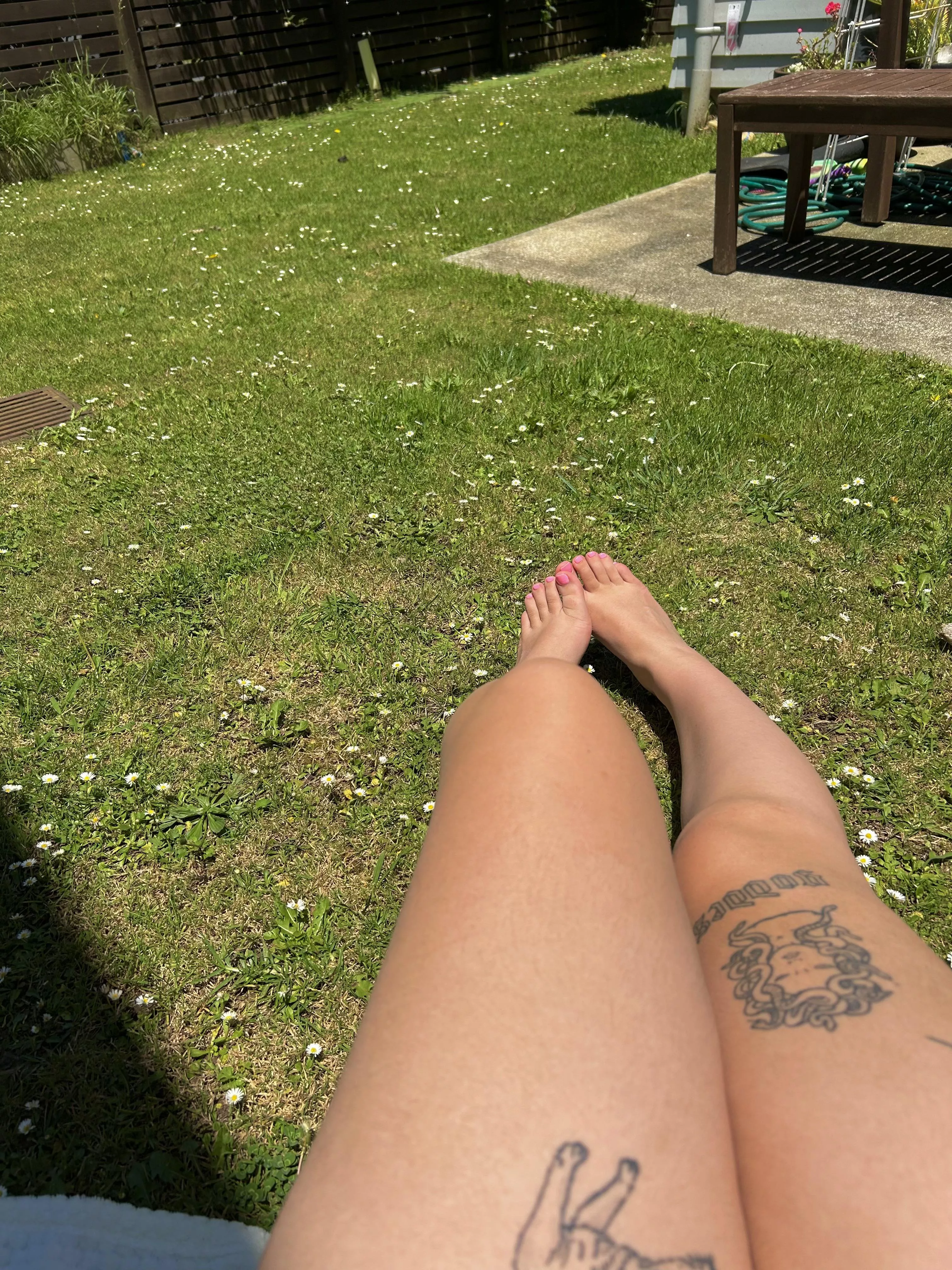 Admire my feet 🦶🏼 