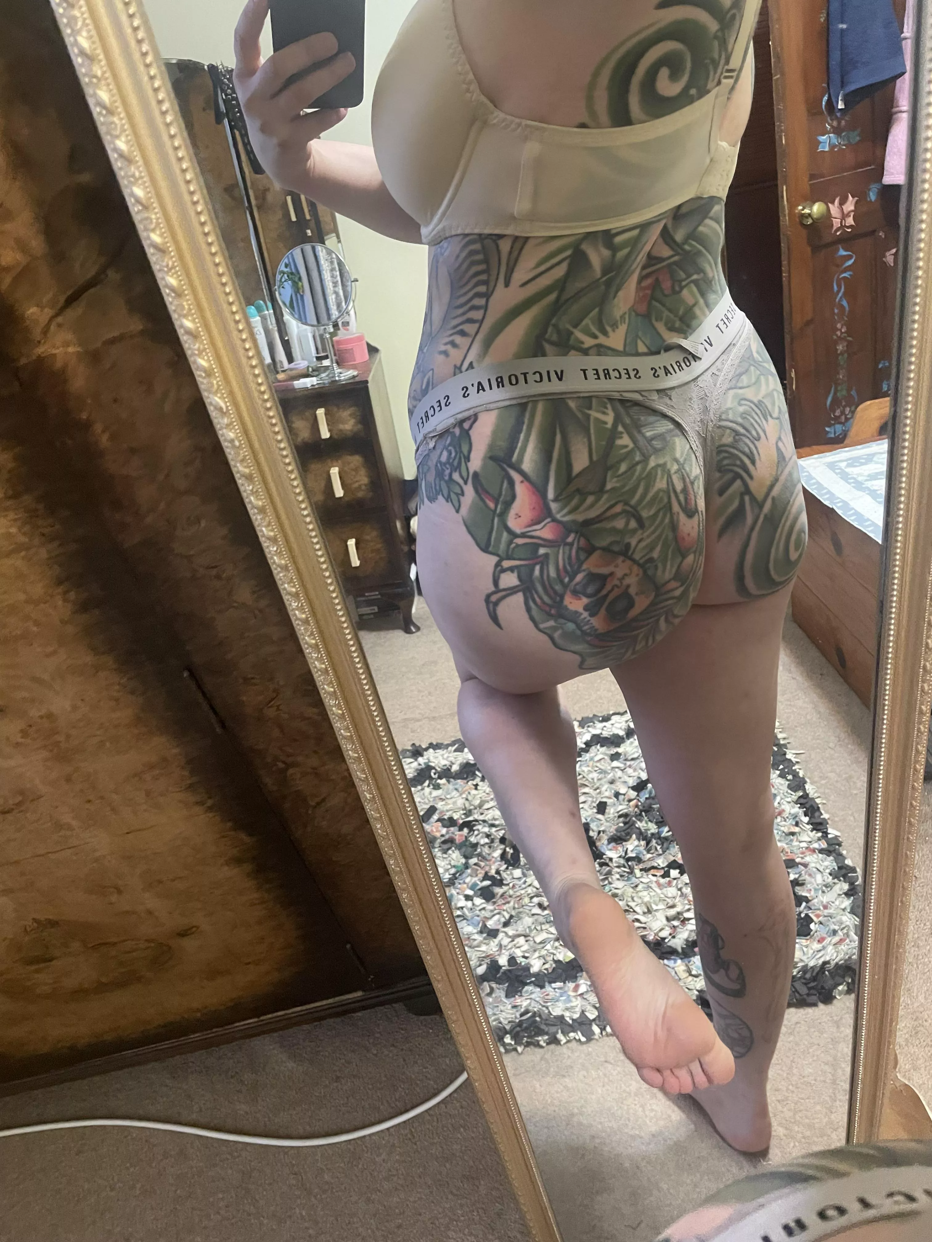 Another day another mirror butt selfie