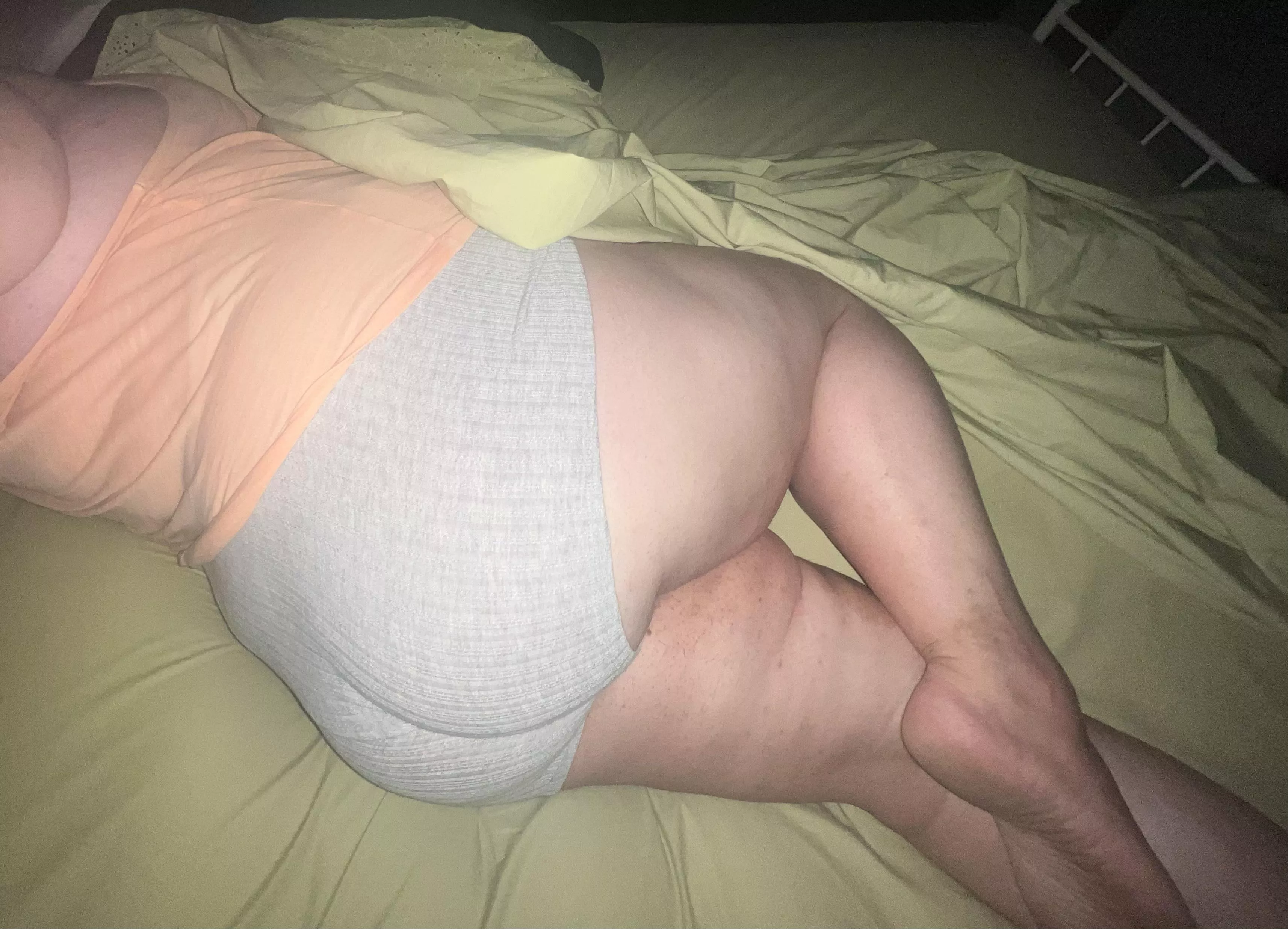 Bed time cuddles pls 