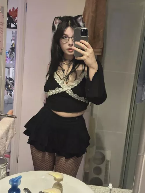 crazy kitty girl wants to game with you