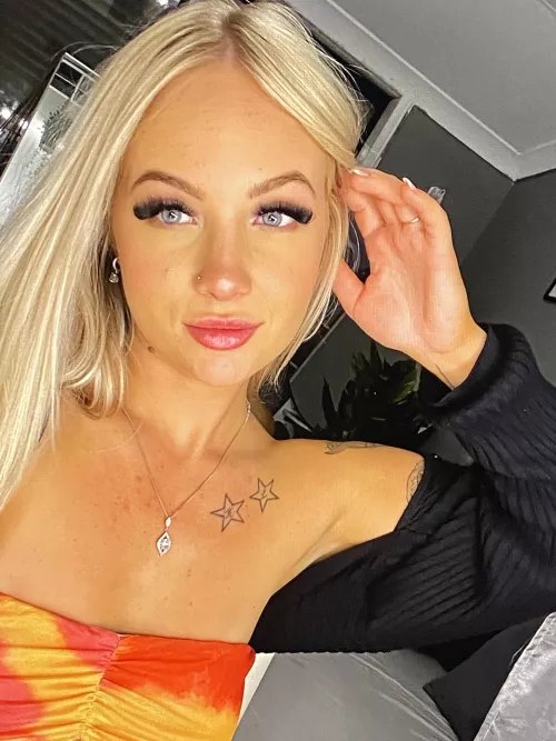 does a blonde girl like me turn u on?? (Illinois)