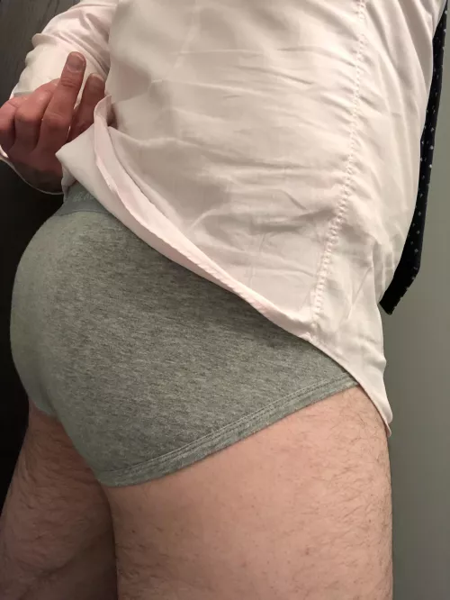 Grey isn’t my favourite underwear colour at all, but it seemed an appropriate colour for a dull Tuesday. On the plus side, they’re Michael Kors, one of my favourite brands (that I can’t find here in the UK.)