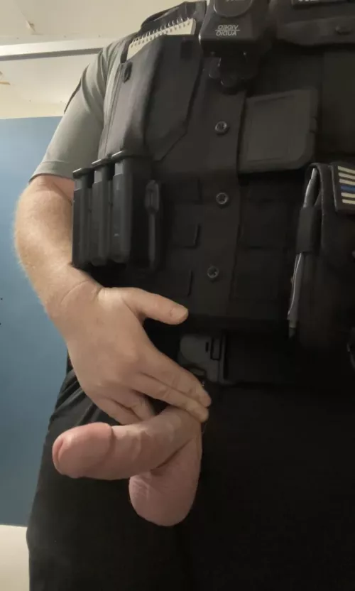 Happy Monday. Hope this makes your day better? Dms open!