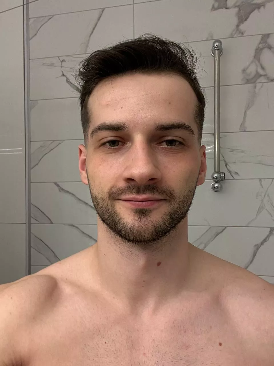 Hey guys I'm new here. Am I look hot for u? 