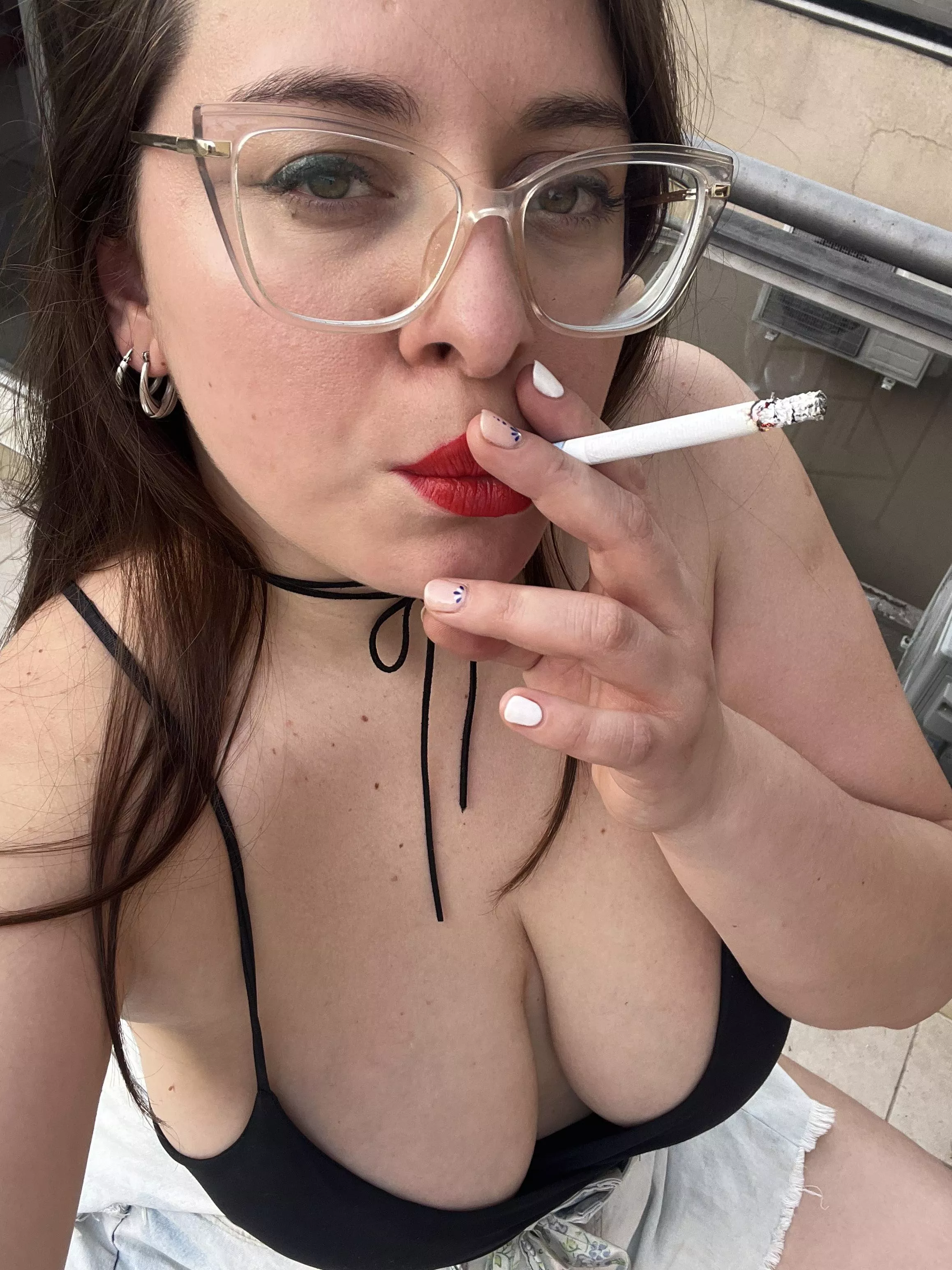 How many cig I can smoke on our first date?