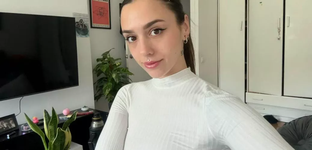 I heard you like naughty milfs, can I see your cock? And I might reveal my naughty side after