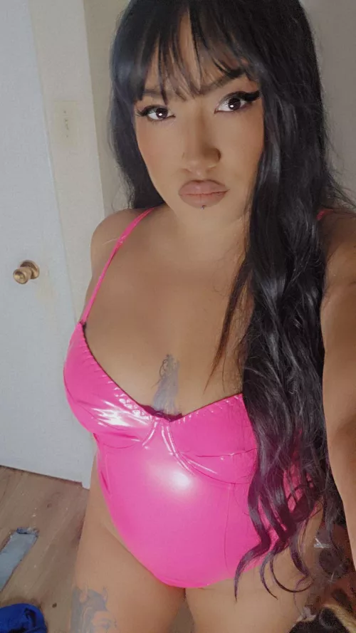 I like having my piggys in the palm of my hand 🫴 in the session I'm in control and I'm exploiting every kink you have to take what I want from you.. every inch of me in your head all you do is jerk and send for me 