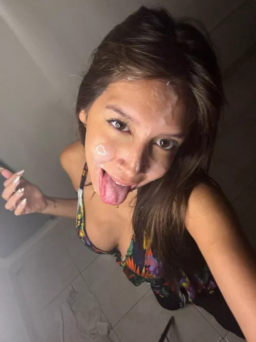 I wanna feel your load on my face
