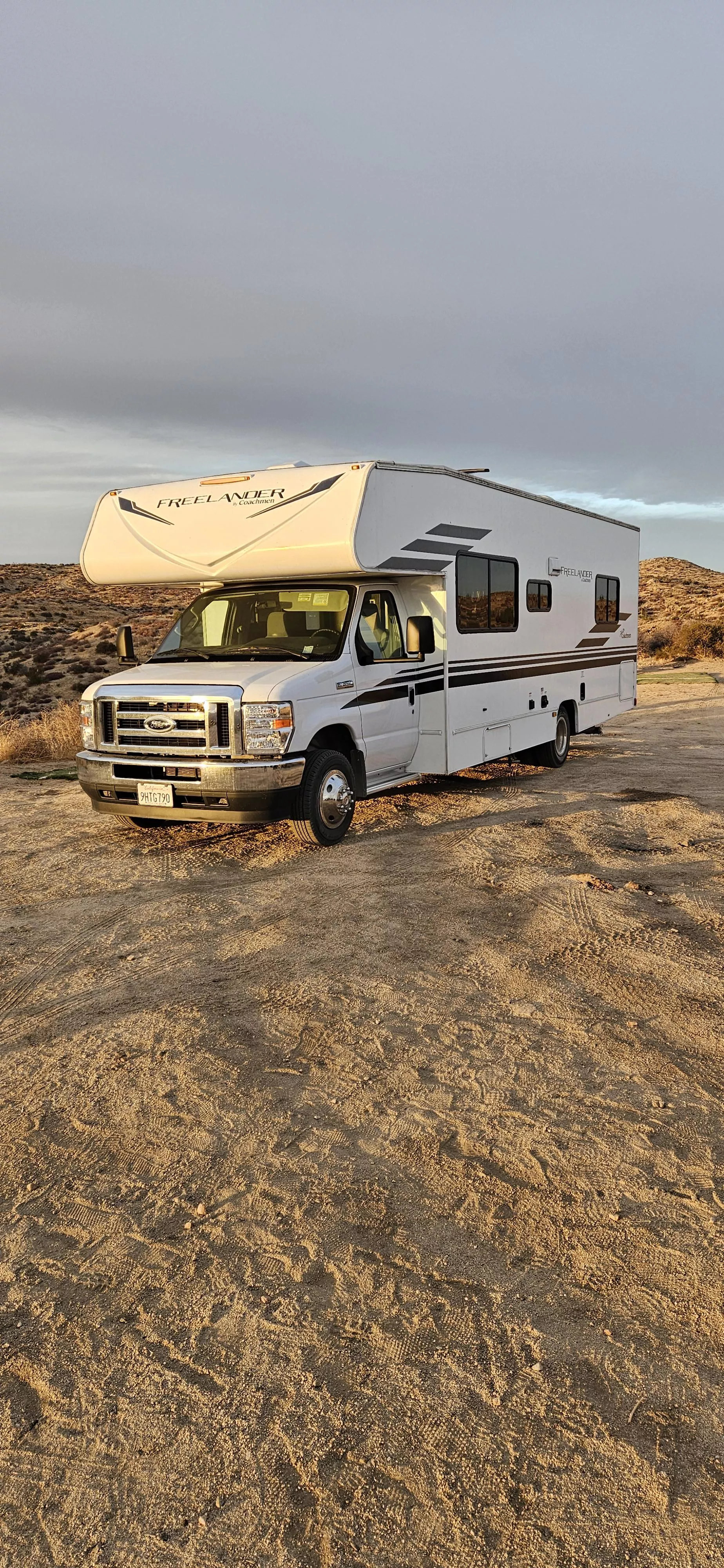 Im here! Ready to meet up with my nudist groups.