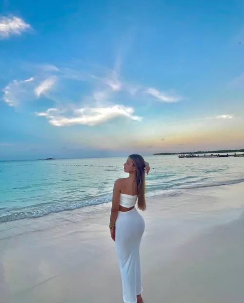 Imagine being owned by a 19 y/o princess… now send like the good little pet you are