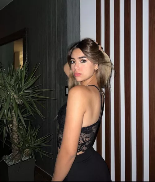 Imagine being owned by a 19 y/o princess… now send like the good little pet you are