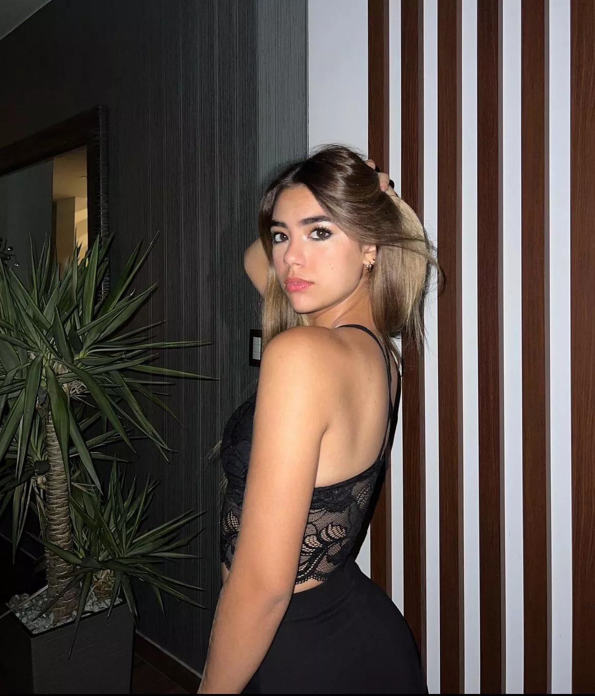 Imagine being owned by a 19 y/o princess… now send like the good little pet you are