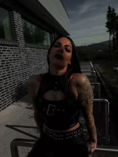 Inked and eager: A tattooed beauty awaits