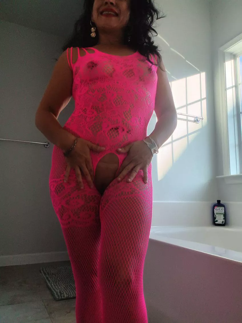 Latina hotwife looking for the right bill.🔥😘