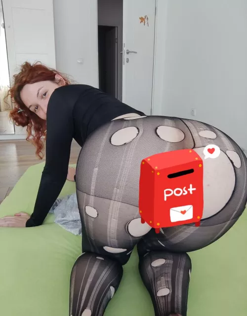 Nerdy redhead ready to play some games 😜