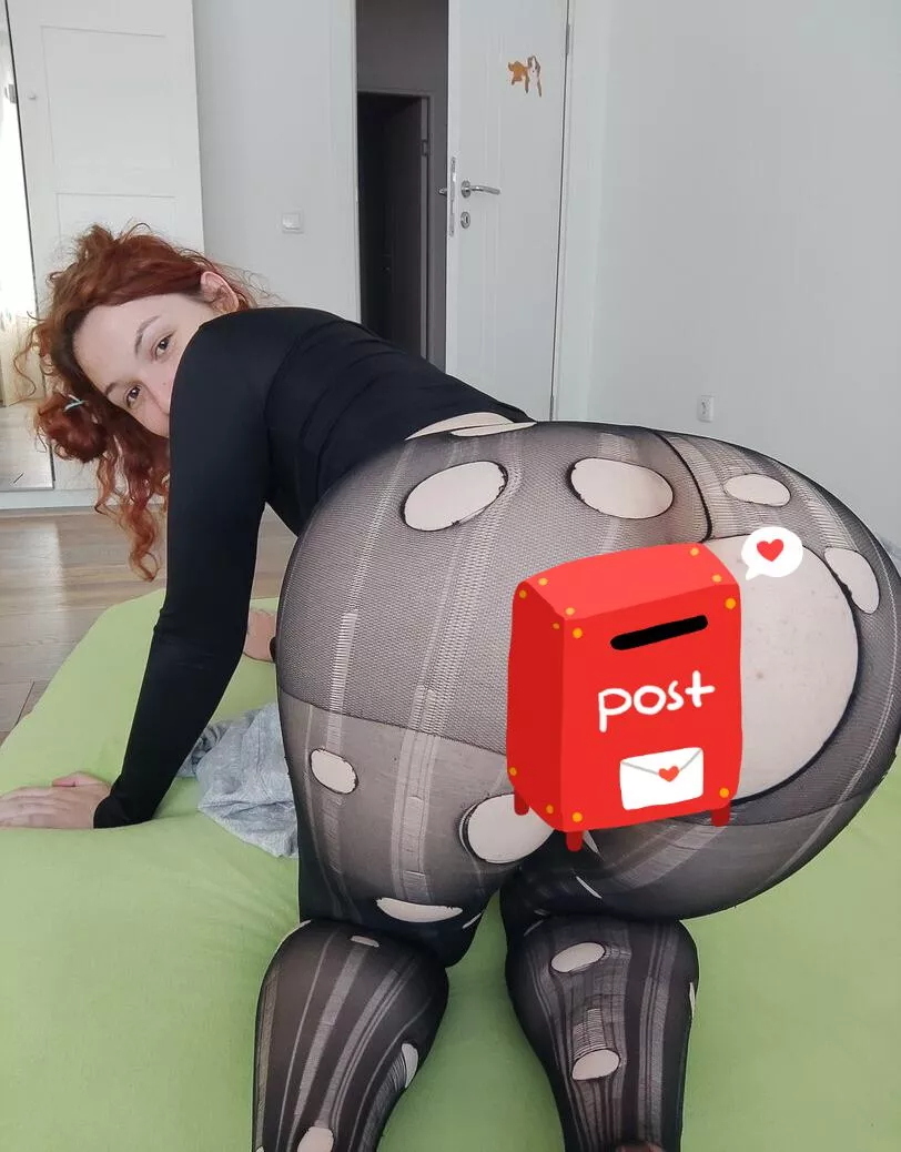 Nerdy redhead ready to play some games 😜