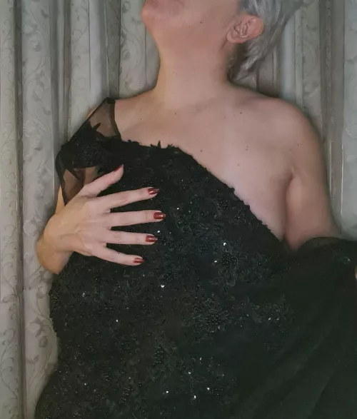 Ooh, I love that dress, but you won't need it anymore No, you won't need it no more Let's just kiss 'til we're naked, baby [mlgw]