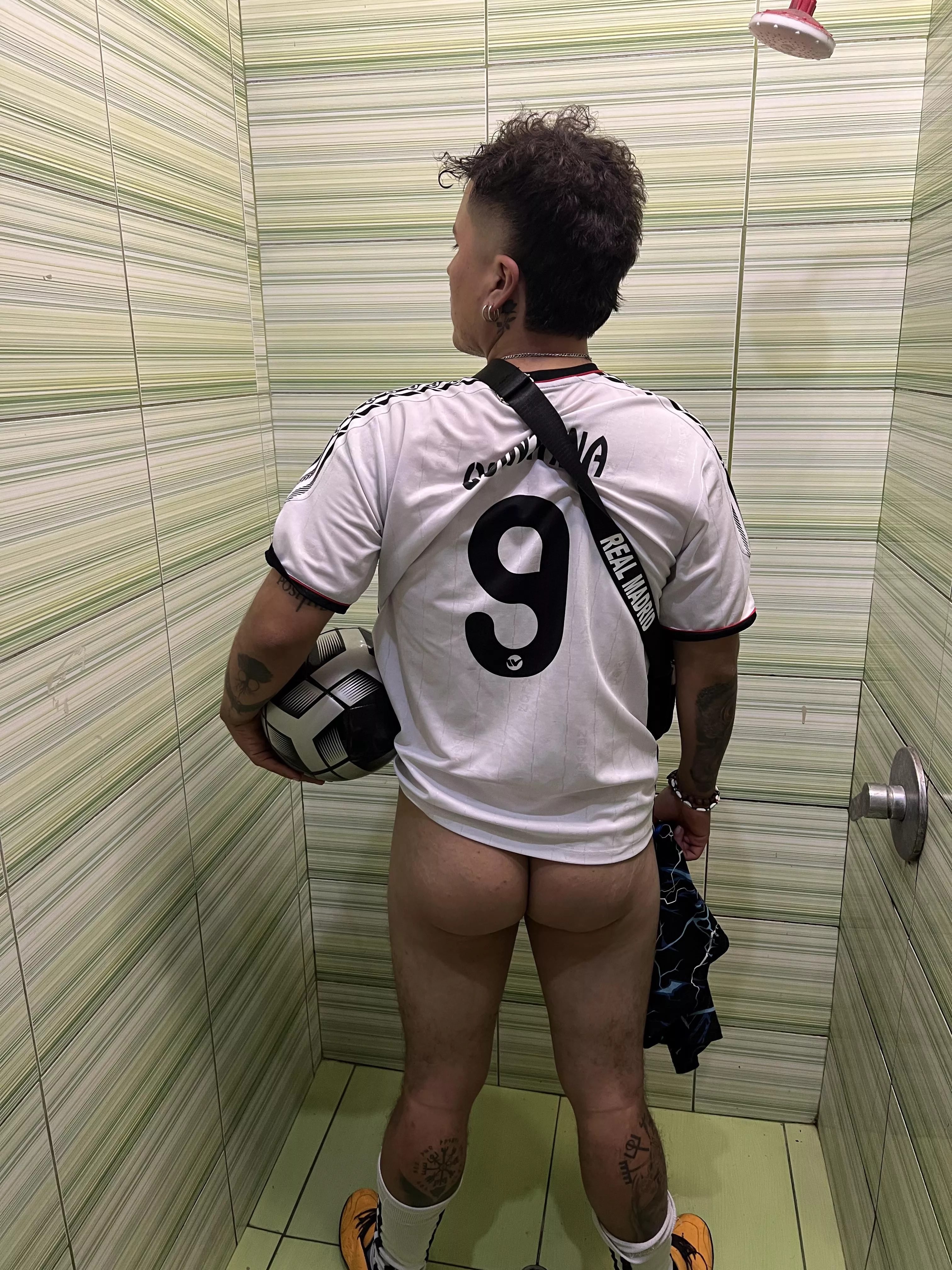 This ass needs to be kneaded like dough. Who wants to devour this soccer player’s booty? Haha.
