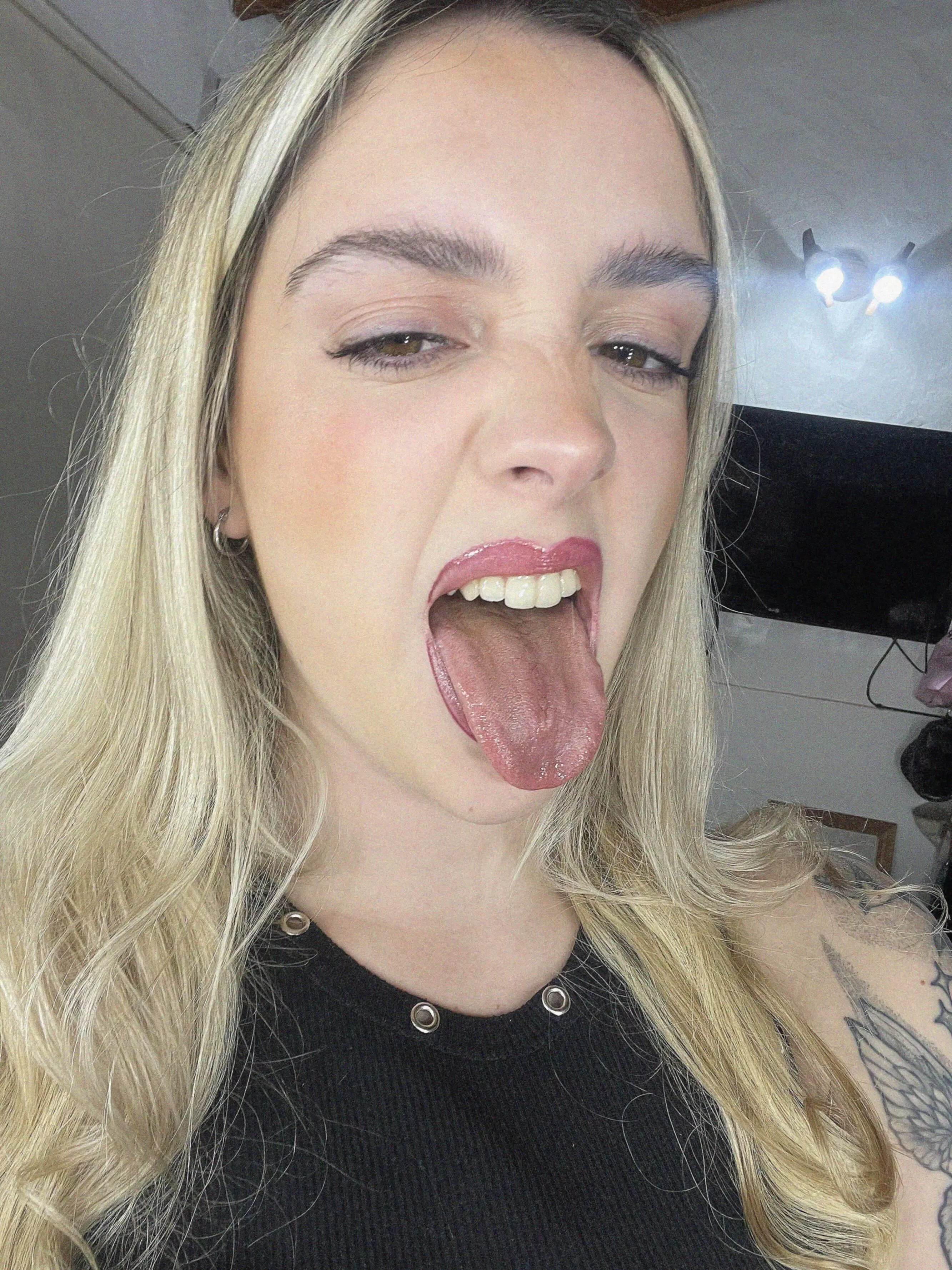 Want to let me s*ck it? swipe into my dms