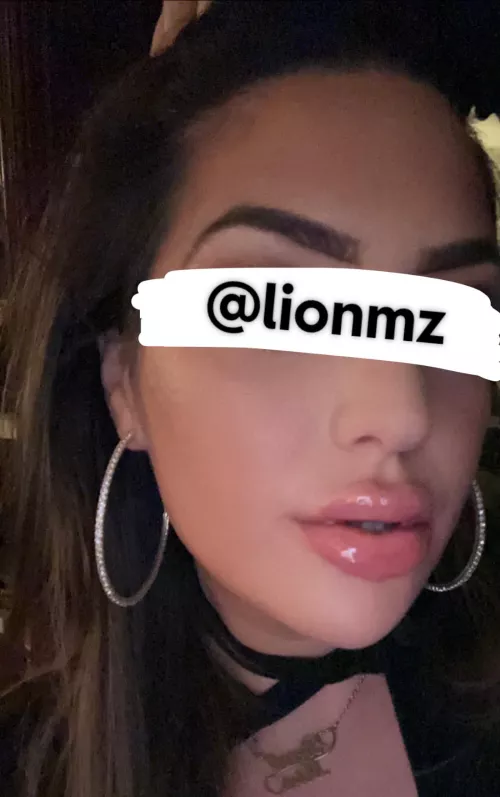 Want to see me uncensored? 😏 Come have some fun with a girly giiiirl 💄 offering a personalized GFE catered to your needs. Rates starting at 200$ per week 😉 